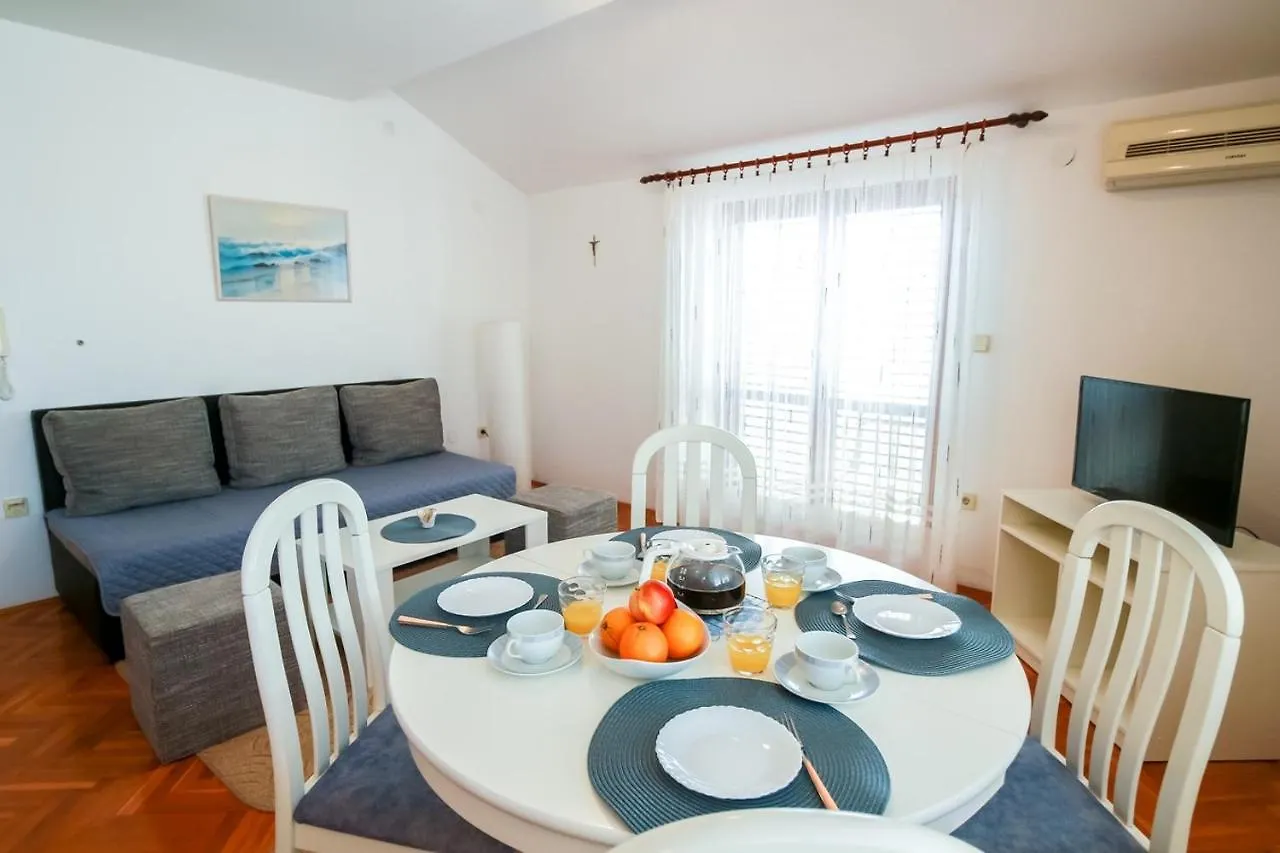 Apartments Katarina K Malinska Guest house
